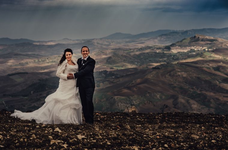 Sylvia and Giuseppe: a wedding in the inland, surrounded by the grain fields!
