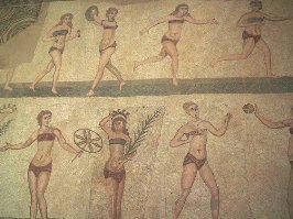 Mosaico di Donne in Bikini che giocano a palla