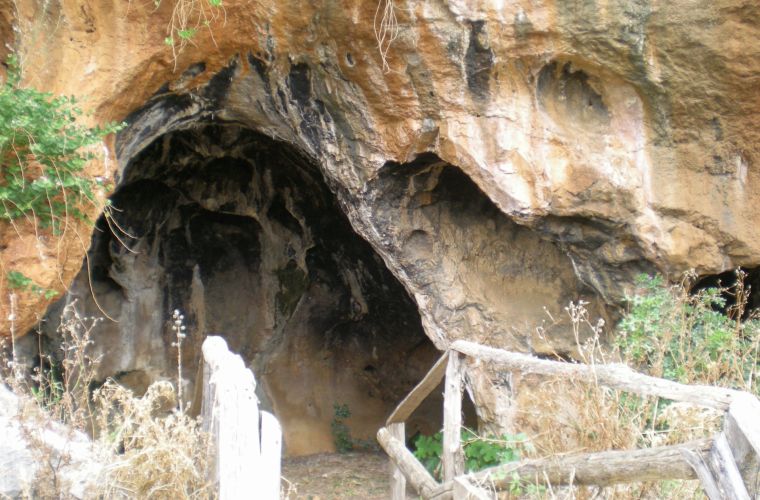 The entrance of the cave