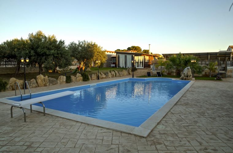 The pool and the house