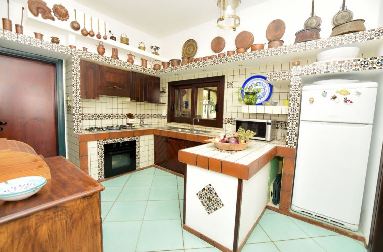 The main kitchen fully equipped