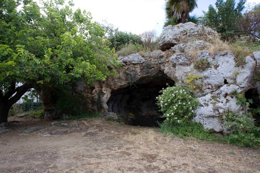 Grotta Carurangeli entrance, photo by Geositi Sicily