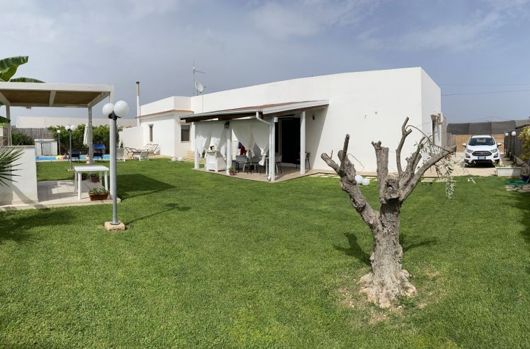 This beautiful and comfortable villa is located in a truly wonderful location.