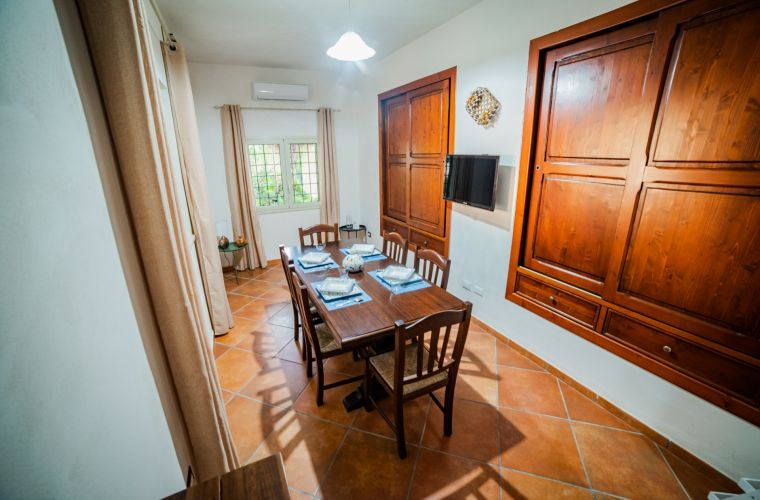 Immediately in front of the kitchen there is the dining room