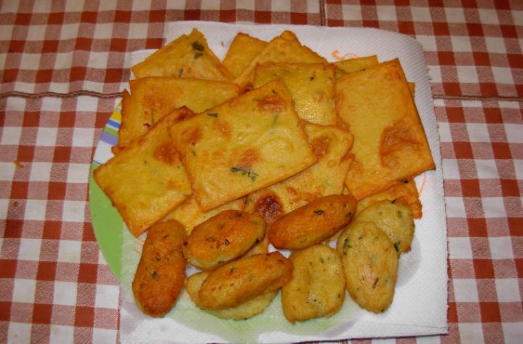 Panelle e crocchè: Palermitano street food (Di Camillo from Palermo, Sicilia - Panelle e Crocchè, CC BY 2.0, https://commons.wikimedia.org/w/index.php?curid=3455656)
