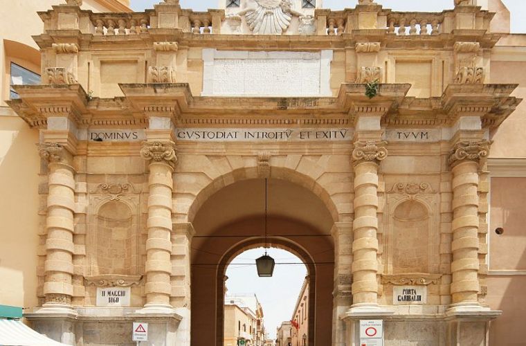 Marsala Garibaldi door, 3 km, photo by Mboesch - Opera propria, CC BY-SA 3.0