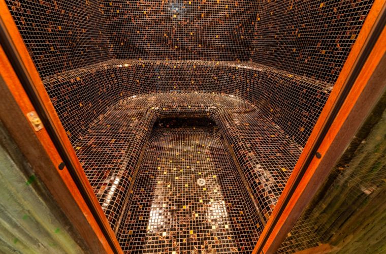 The house is provided with a very exclusive SPA area with Jacuzzi tub, hammam and fitness area.