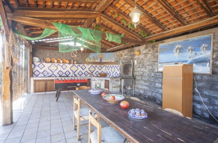 BBQ area in front of the pool: summer meals in Sicilia