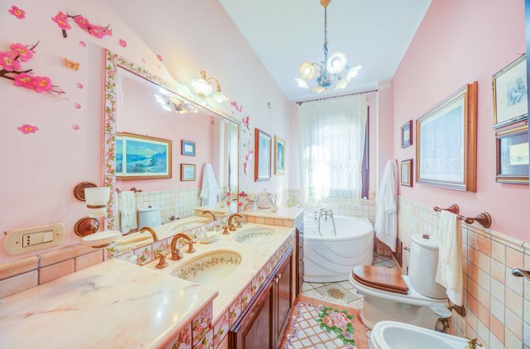 Bathroom on ground floor