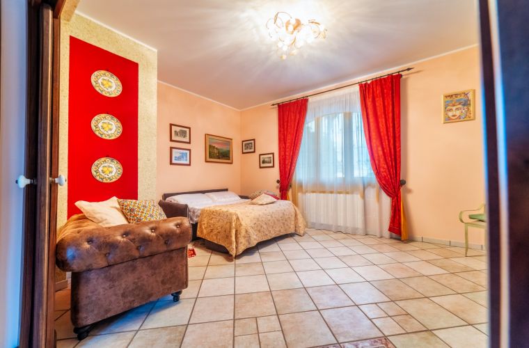 Gound floor bedroom (sofa bed)
