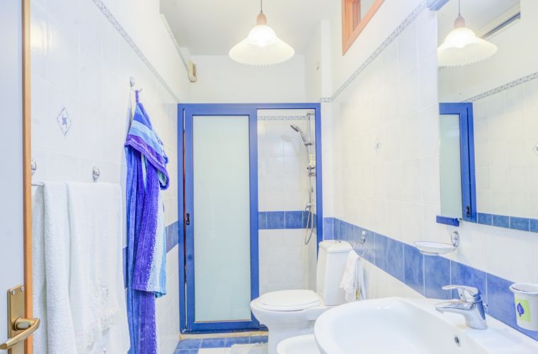 Bathroom on the ground floor