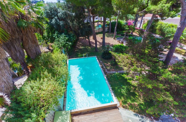 You are in a stunning location in the downtown of Syracuse, the most visited town of Sicily! within a radius of one kilometre you will approach the archeological area (Neapolis), Ortygia (the pearl of Syracuse), the Orsi museum, the Catacombs and the Cath
