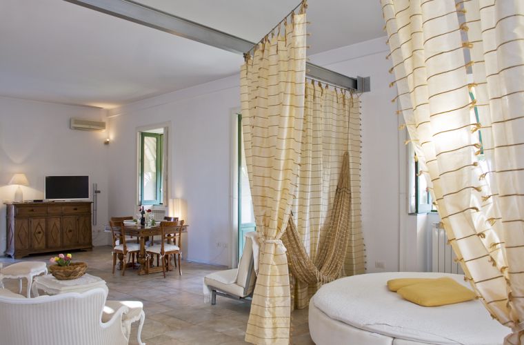 The round shape bed in a corner of the living room