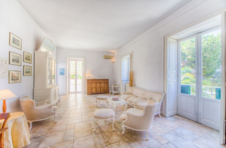 The apartment consisting of a huge and bright living room that has can an elegant round shaped bed that can accommodate two children or an adult.