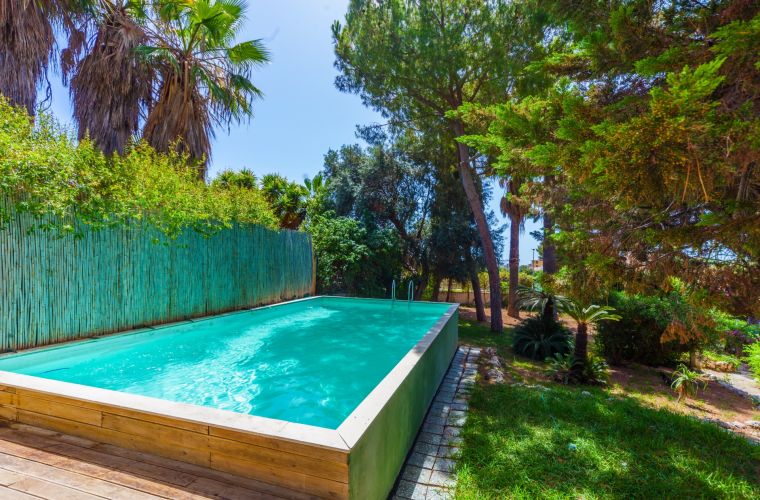 The garden and the pool are at exclusive use of our guests