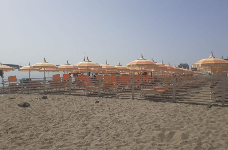 Beach, 2 kms (Ortygia)
