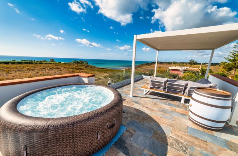 Jacuzzi and the Mediterranean sea