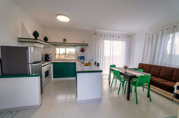 The well equipped kitchen