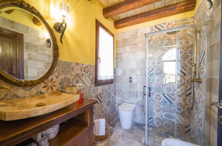 A very stylish bathroom en-suite