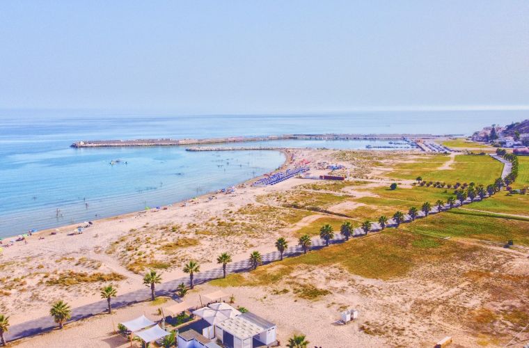 Mamma Emma is located 7 km away from the golden beaches of Portopalo and Lidofiori, which have been awarded the Blue Flag of Sicily for over twenty years.