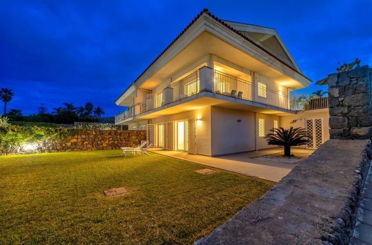 Luxurious villa in Catania area