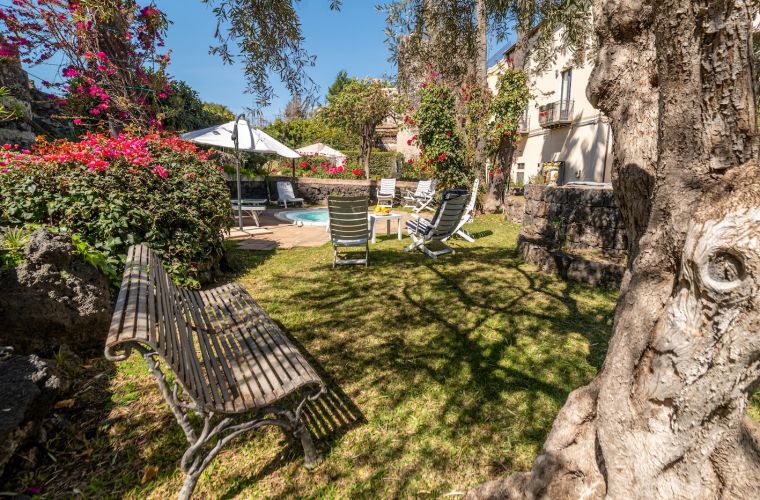 Here you can enjoy lounges, romantic corners, stone benches, there is also ancient cistern with a round bench, a XV century tower, a playground, a vegetable garden, and, above all an internal kitchen with BBQ and fires, and a glassed-in lounge with table 