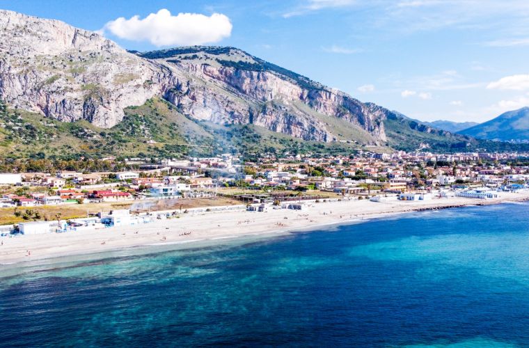 Capaci beach, 5 km