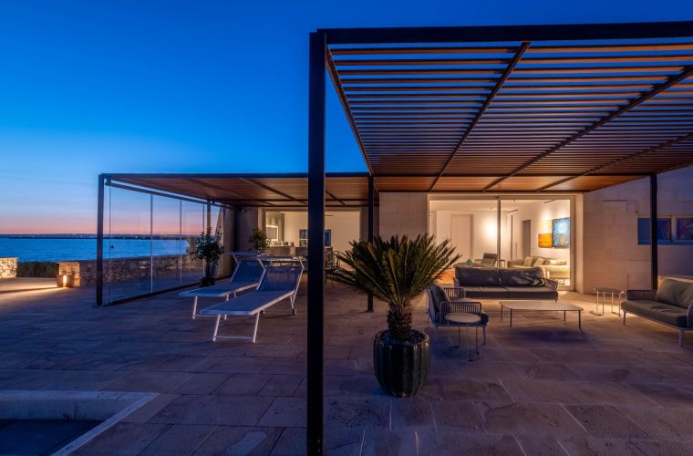 Luxurious vacation in the Southernmost house of Europe