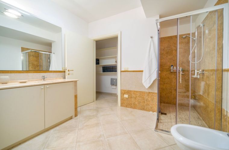Bathroom with shower in the double en-suite