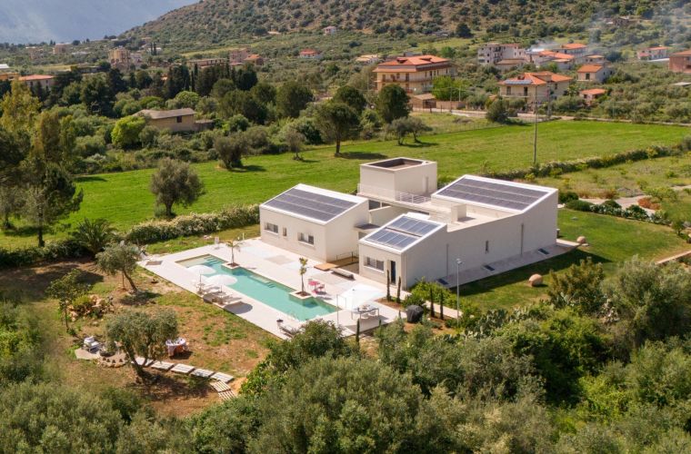 The Mediterranean shape of the villa