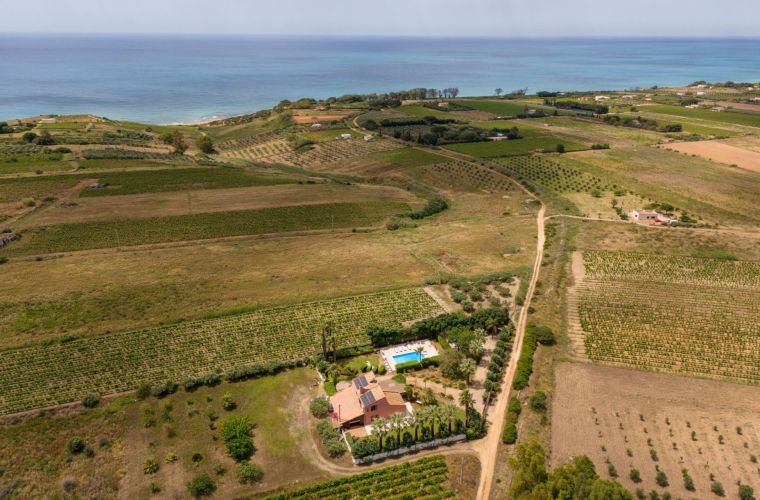 The house and the beach, 400 meters away