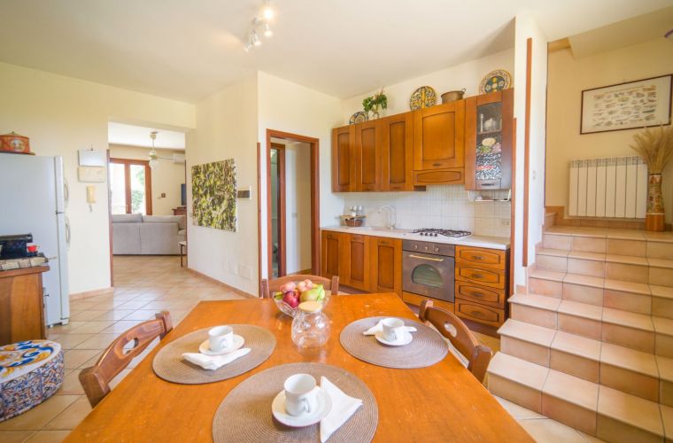 Ground floor: kitchen/dining room