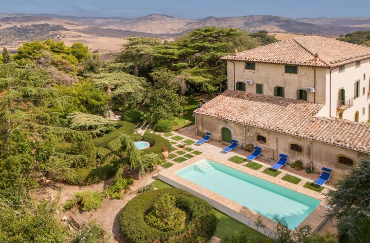 Drone view of the palace, the pool and the Jacuzzi