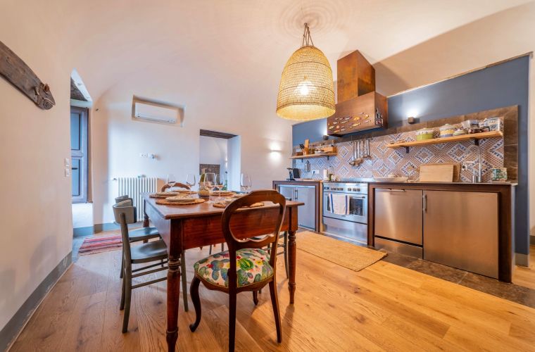 Main unit: open-plan kitchen/dining/ living room