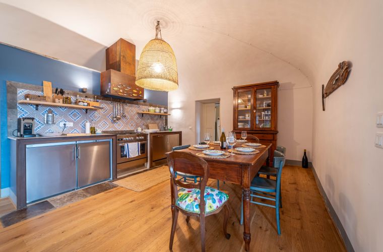 Main unit: open-plan kitchen/dining/ living room