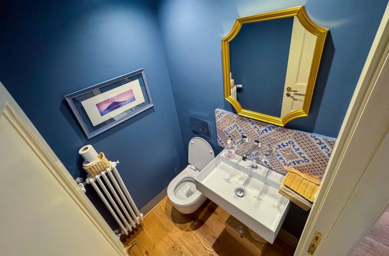 Main unit: bathroom