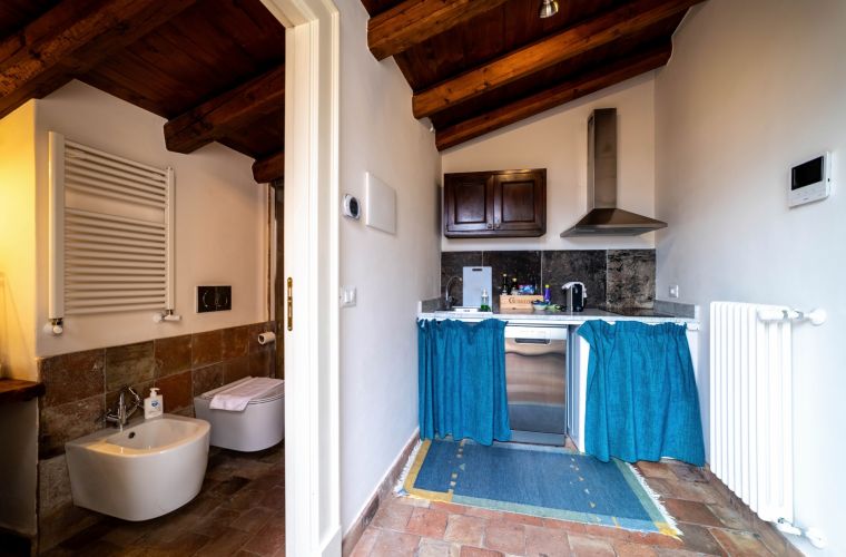 Annex: kitchen and bathroom with shower
