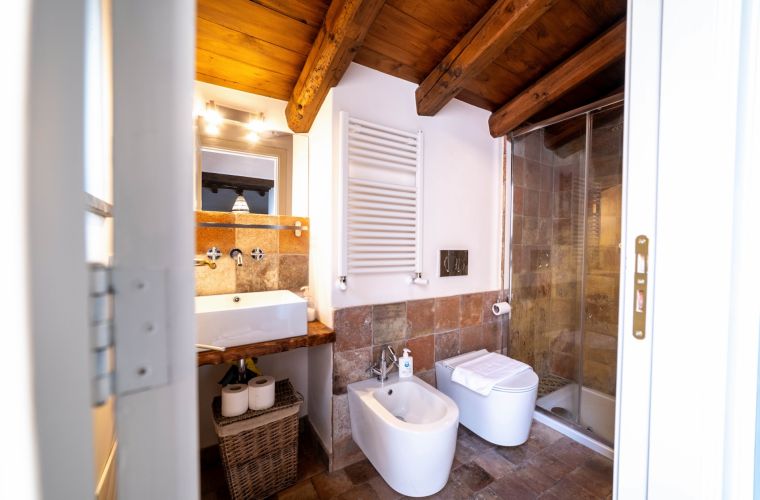Annex: bathroom
