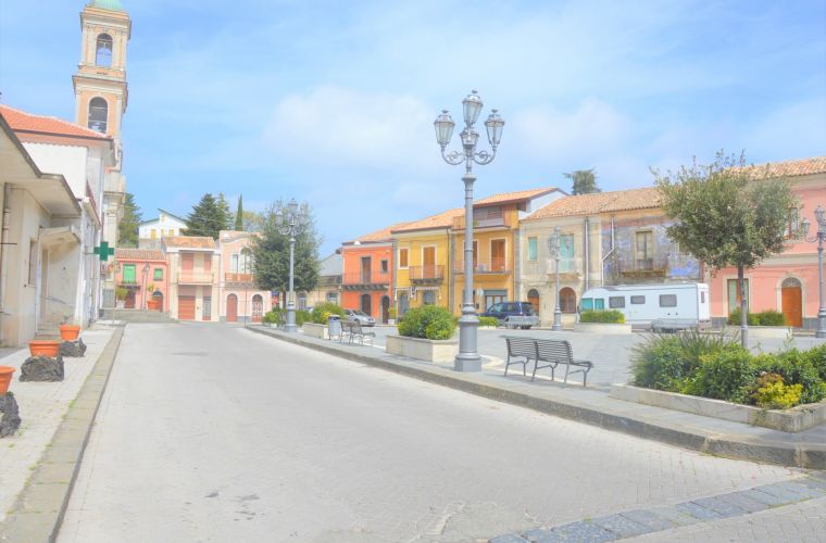 Presa (1 km) is a romantic village located between Etna park and Taormina.