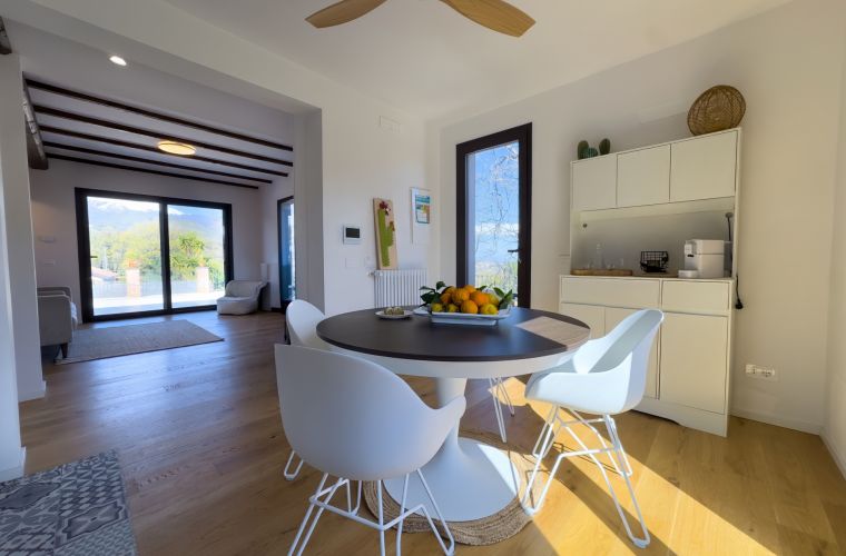 Main house: kitchen