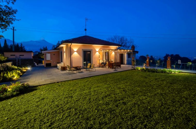 Mamma Erminia is located in Viagrande, in Catania-Etna-Taormina area.