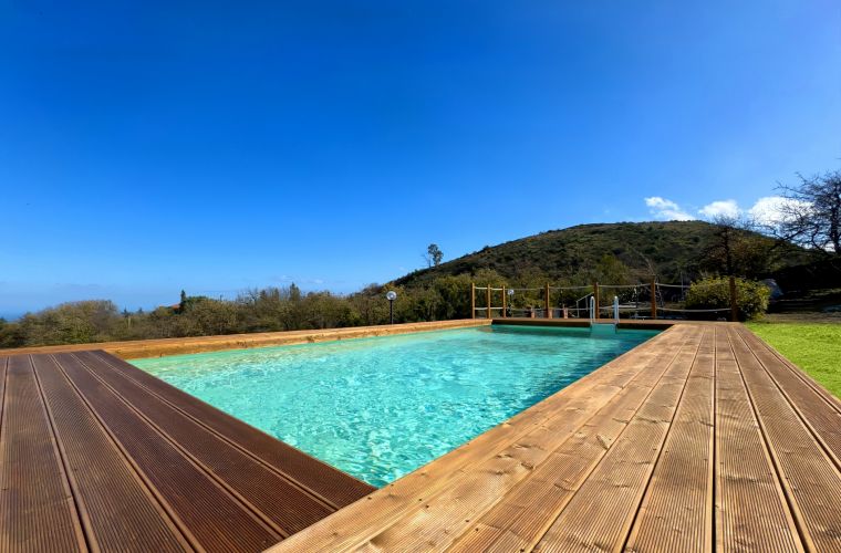 The villa is located about 2 kilometers from the town of Viagrande, about 10 kilometers from the sea and the same distance from the Etna Park