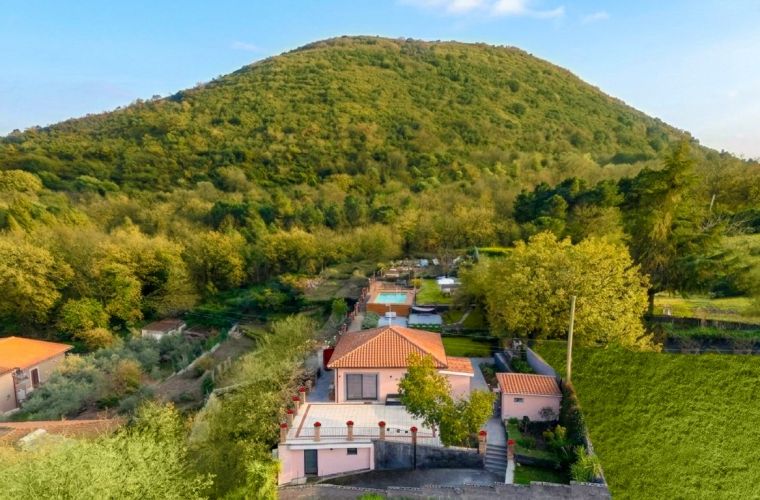 The naturalistic location where Mamma Ermina stands