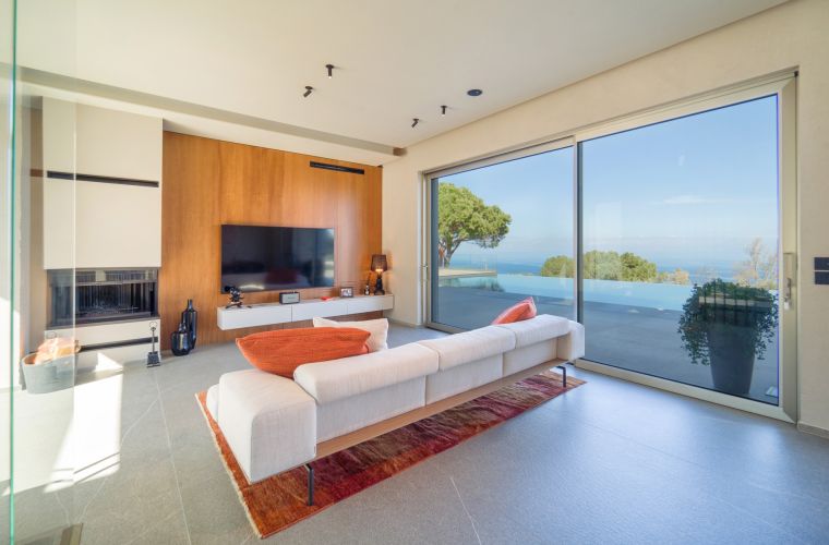 All rooms overlook the pool area.