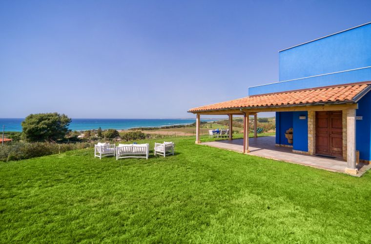 A meal by the sea