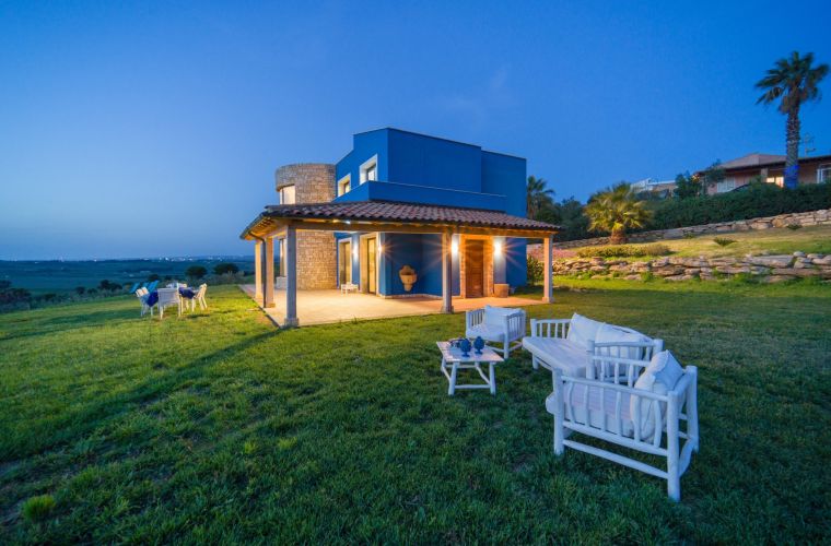 The house, with a stunning sea view, is an elegant and new structure, with fresh, modern furnishings.