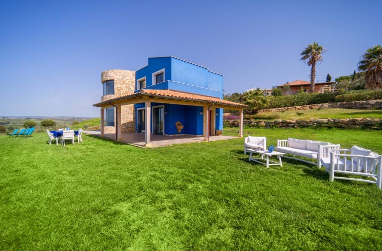 There are two double bedrooms, one very large (suite), and two twin bedrooms. The house has three bathrooms, all with showers.