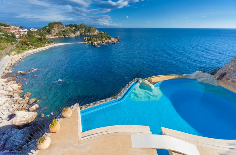 Infinity pool of the residence