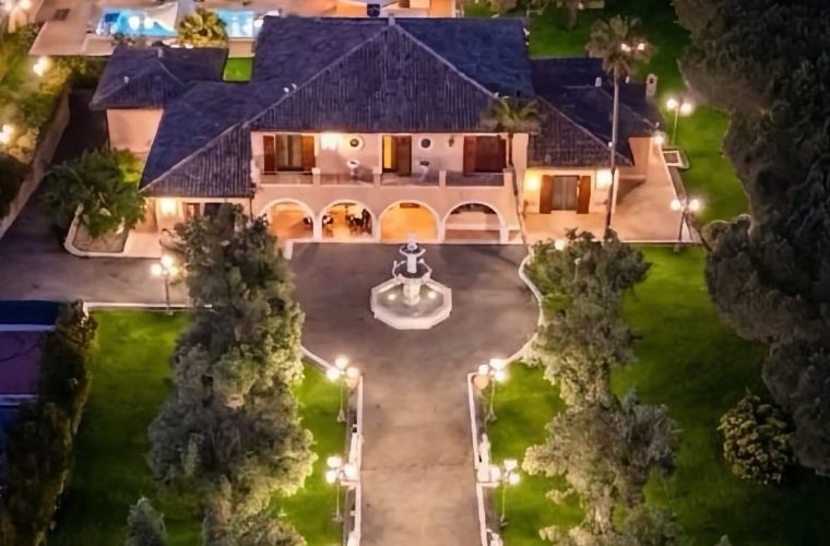 This prestigious property is surrounded by a splendid garden with centuries-old olive trees and a lawn, which opens onto the elegant pool area, surrounded by gazebos, a solarium, and lounges.