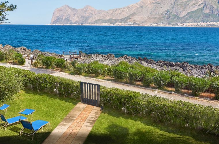 The gate to the private solarium and the gulf